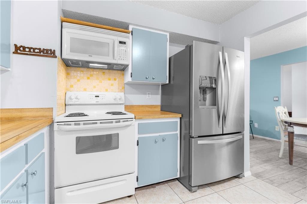 28232 Mango Dr, Bonita Springs, FL 34134-4