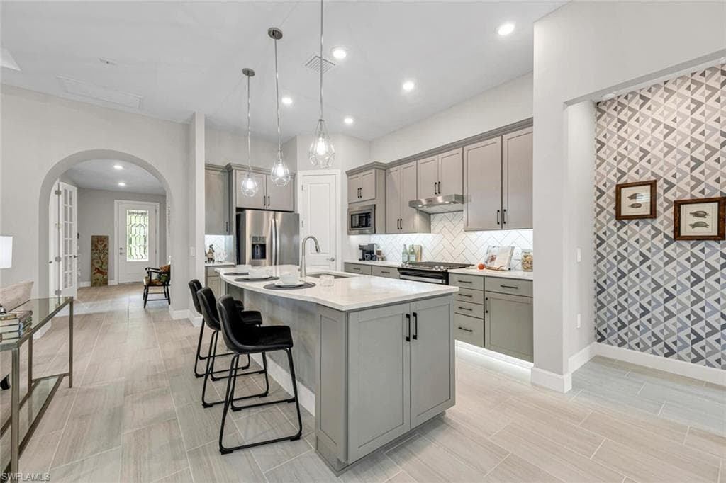 9284 Cormorant Dr, Naples, FL 34120-11