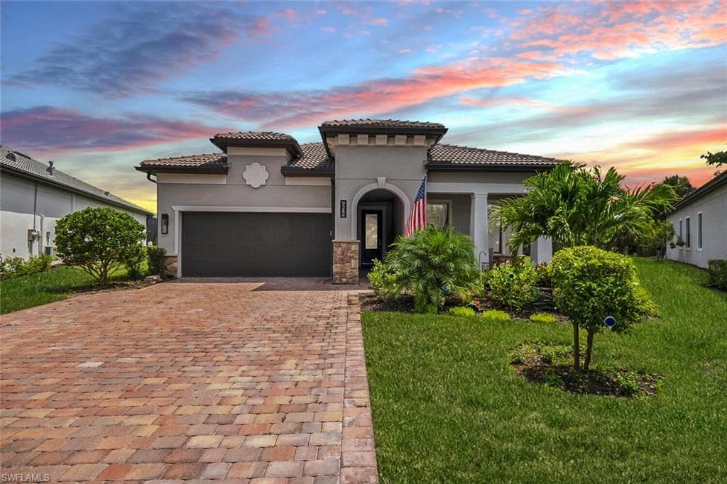 9284 Cormorant Dr, Naples, FL 34120-2