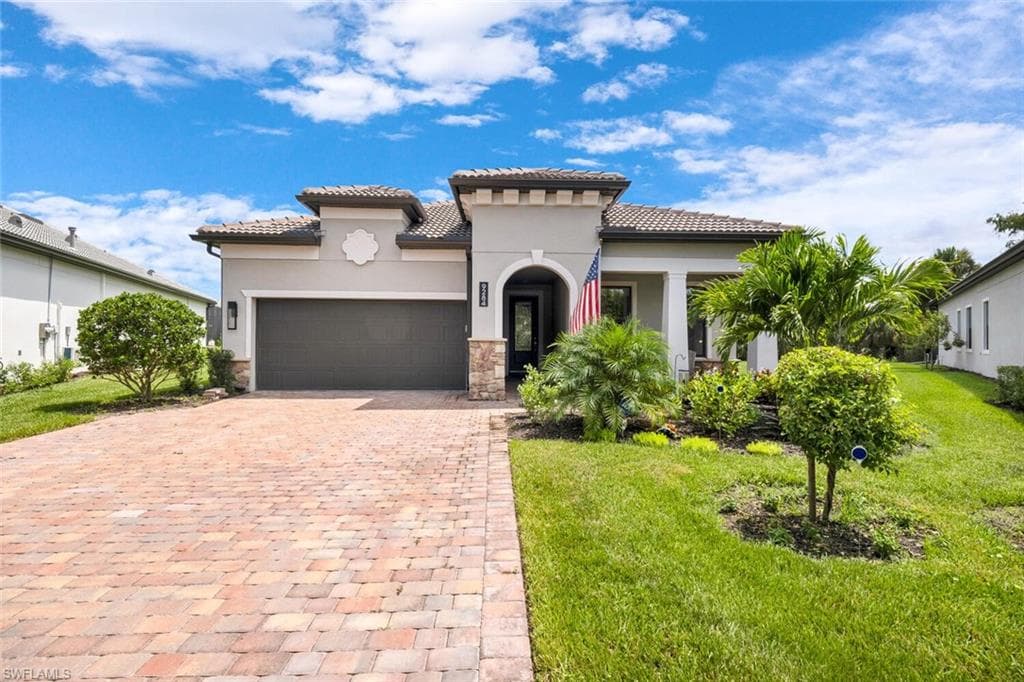 9284 Cormorant Dr, Naples, FL 34120-3