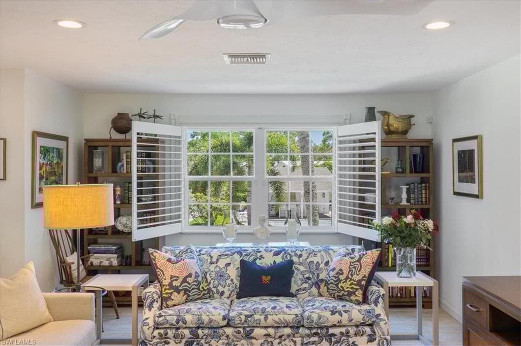 4774 West Blvd #e202, Naples, FL 34103-5