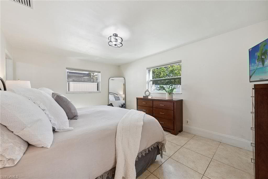 124 Flame Vine Dr, Naples, FL 34110-9