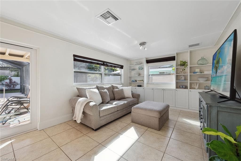 124 Flame Vine Dr, Naples, FL 34110-15