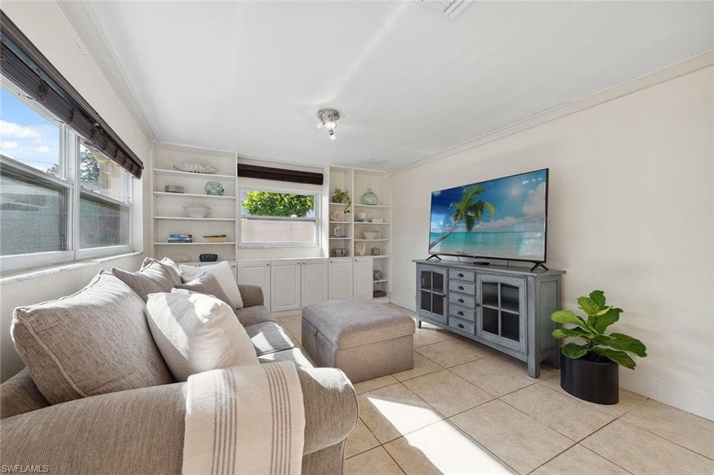 124 Flame Vine Dr, Naples, FL 34110-16