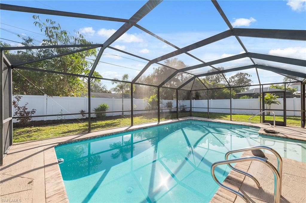 124 Flame Vine Dr, Naples, FL 34110-20