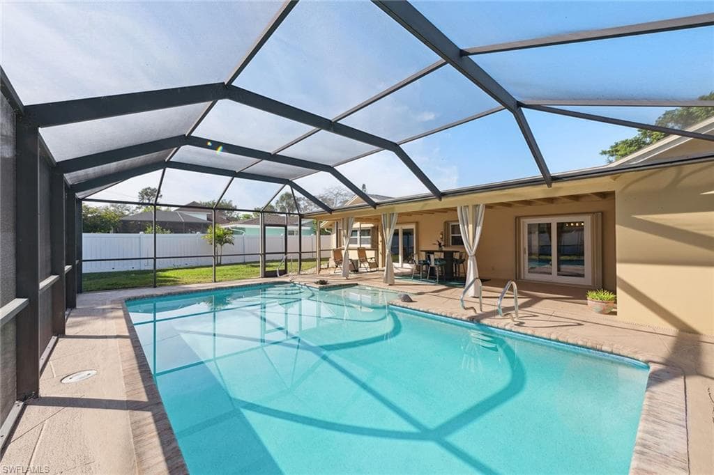 124 Flame Vine Dr, Naples, FL 34110-21