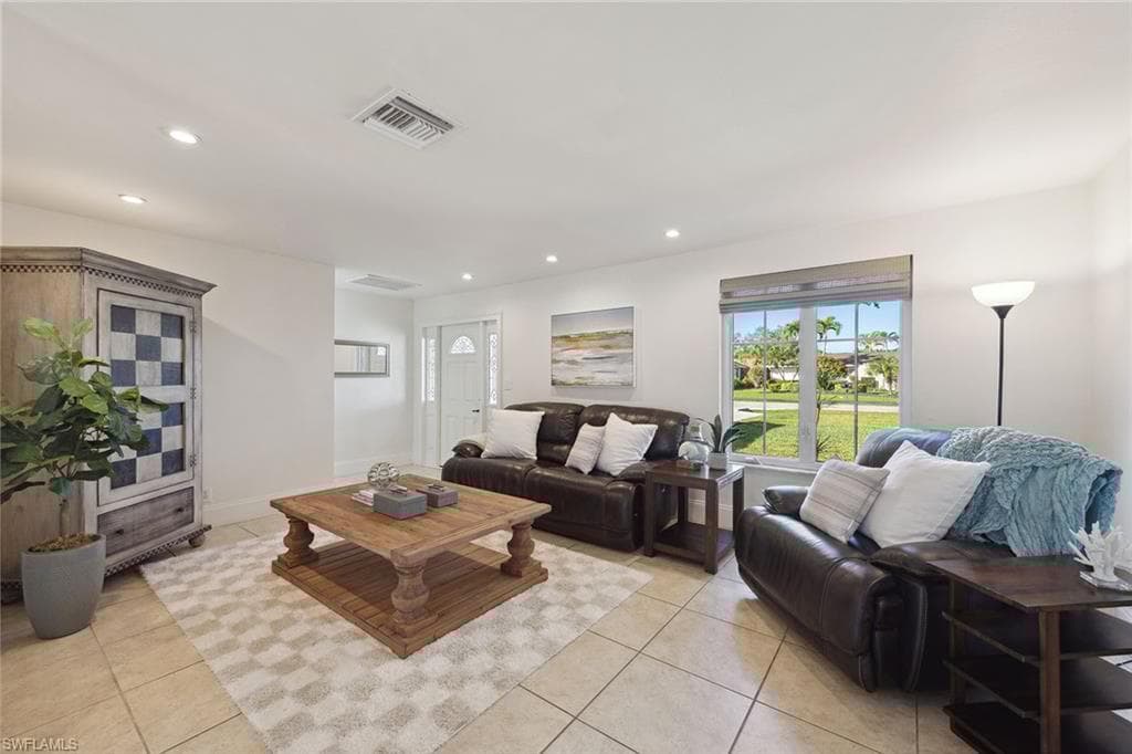124 Flame Vine Dr, Naples, FL 34110-3