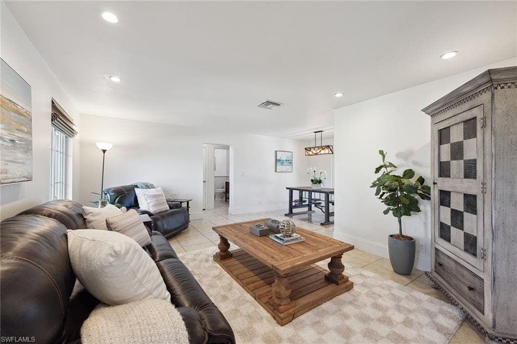 124 Flame Vine Dr, Naples, FL 34110-4
