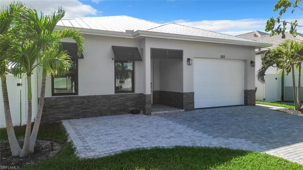 828 100th Ave N, Naples, FL 34108-9