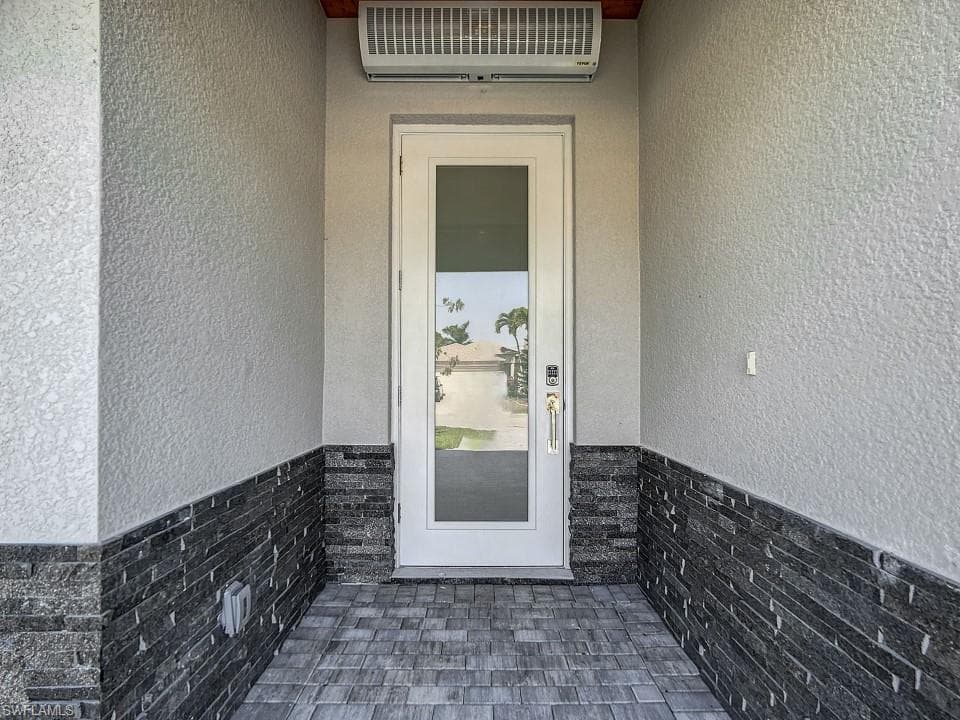 828 100th Ave N, Naples, FL 34108-12