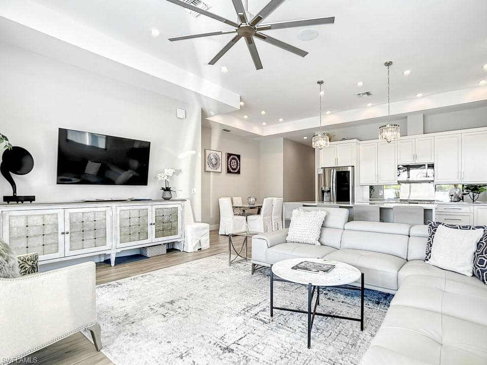 828 100th Ave N, Naples, FL 34108-28