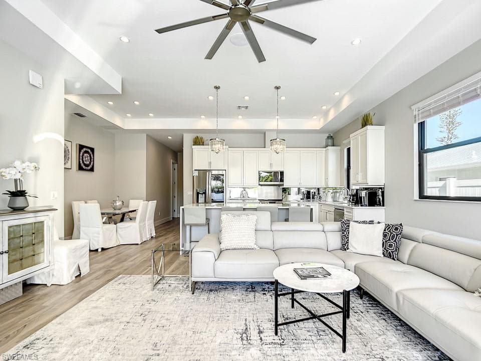 828 100th Ave N, Naples, FL 34108-29