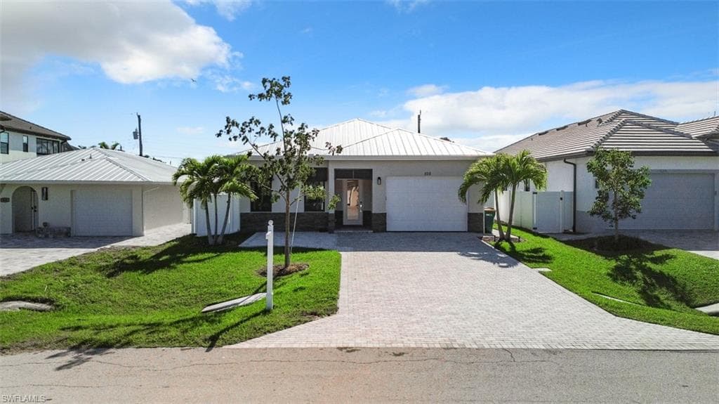 828 100th Ave N, Naples, FL 34108-5
