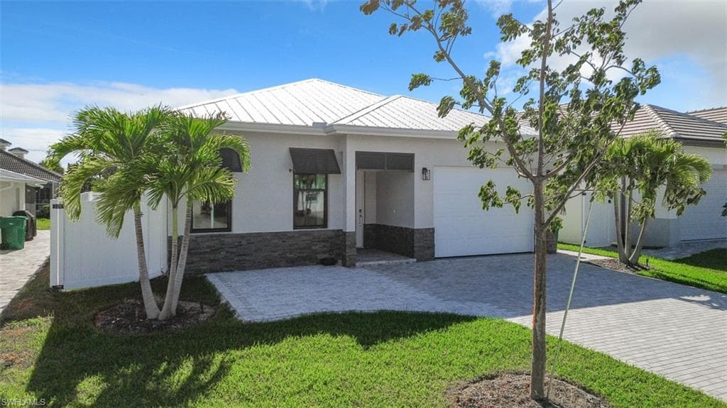 828 100th Ave N, Naples, FL 34108-8