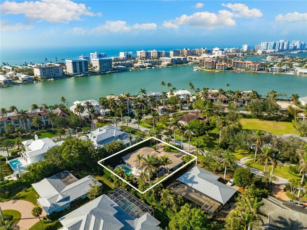 320 Putter Point Dr, Naples, FL 34103-12