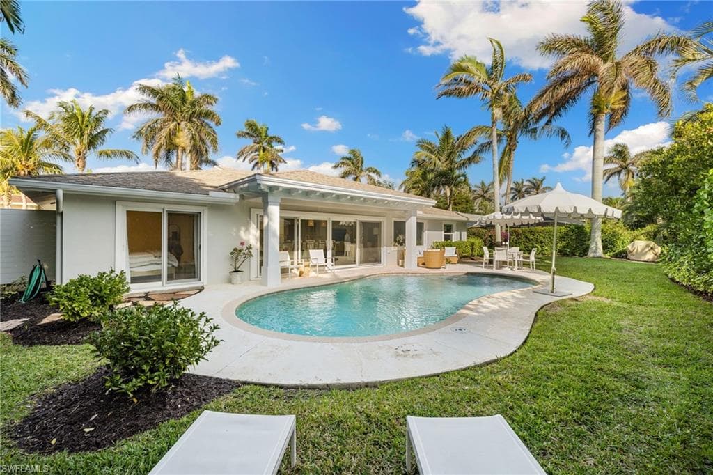 320 Putter Point Dr, Naples, FL 34103-13