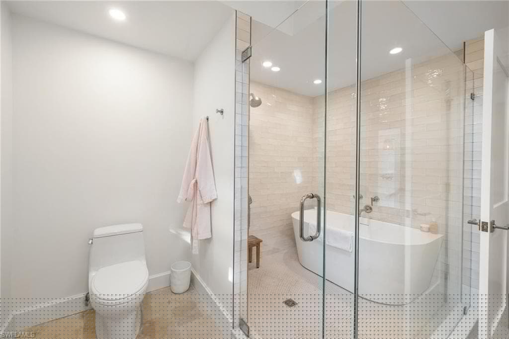 320 Putter Point Dr, Naples, FL 34103-16