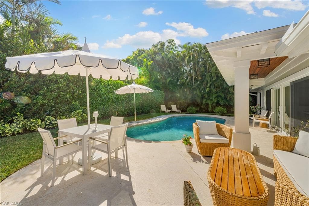 320 Putter Point Dr, Naples, FL 34103-22