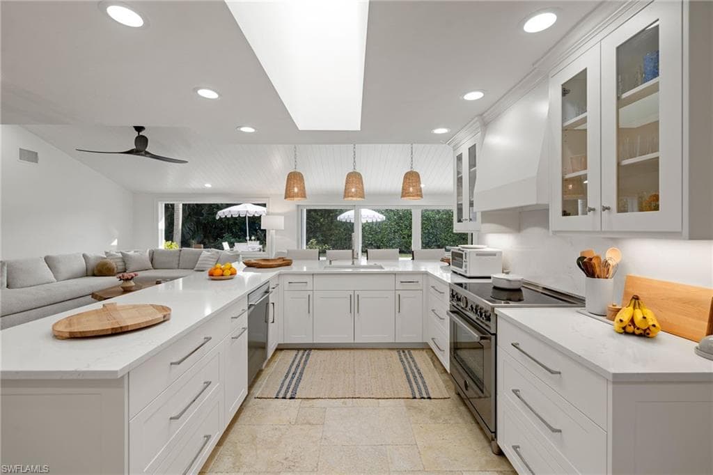 320 Putter Point Dr, Naples, FL 34103-5
