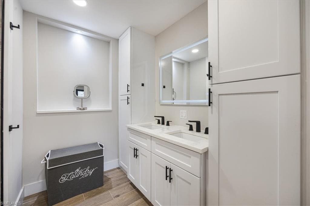 1890 Bald Eagle Dr B, Naples, FL 34105-11
