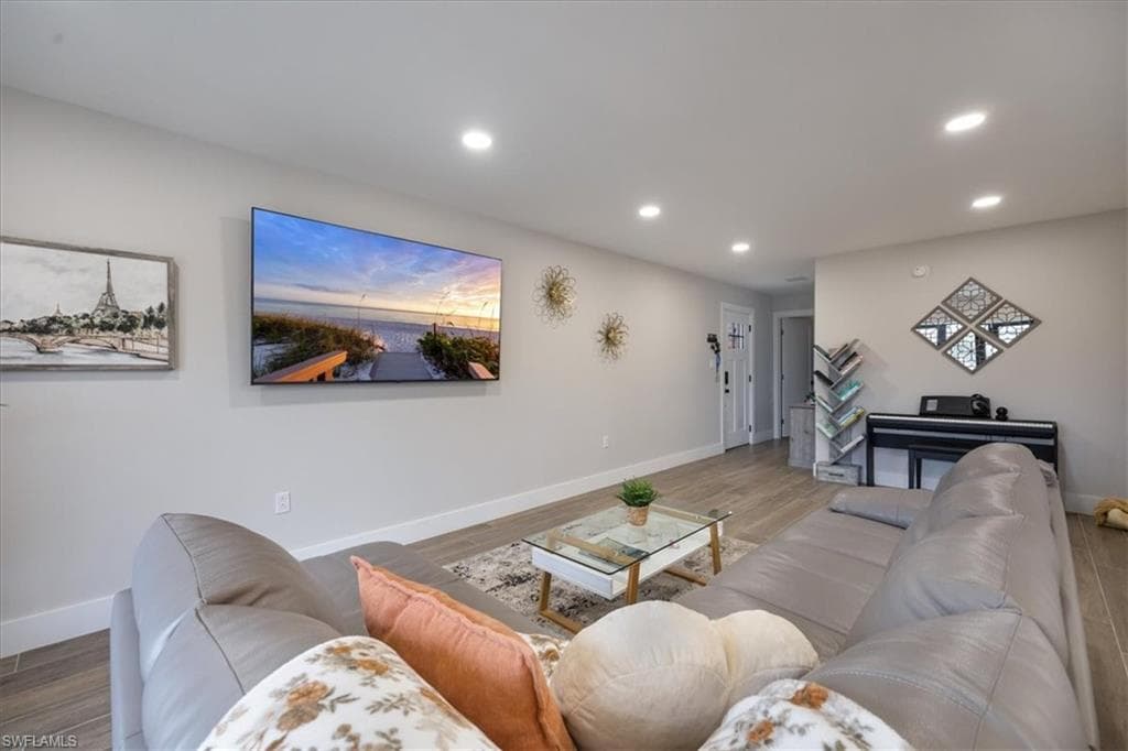 1890 Bald Eagle Dr B, Naples, FL 34105-4