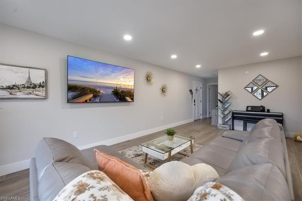 1890 Bald Eagle Dr B, Naples, FL 34105-4