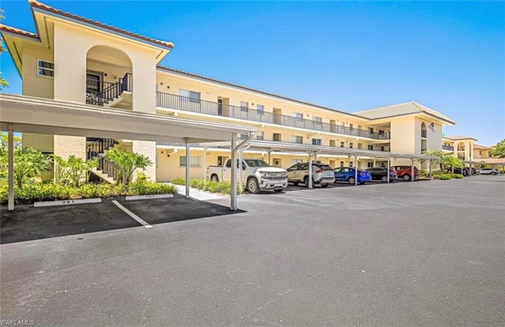 201 Quail Forest Blvd 208, Naples, FL 34105-2