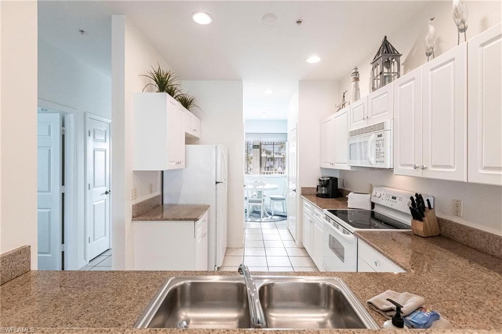 7930 Mahogany Run Ln 826, Naples, FL 34113-16