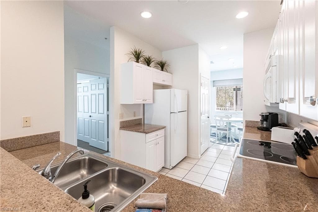 7930 Mahogany Run Ln 826, Naples, FL 34113-17