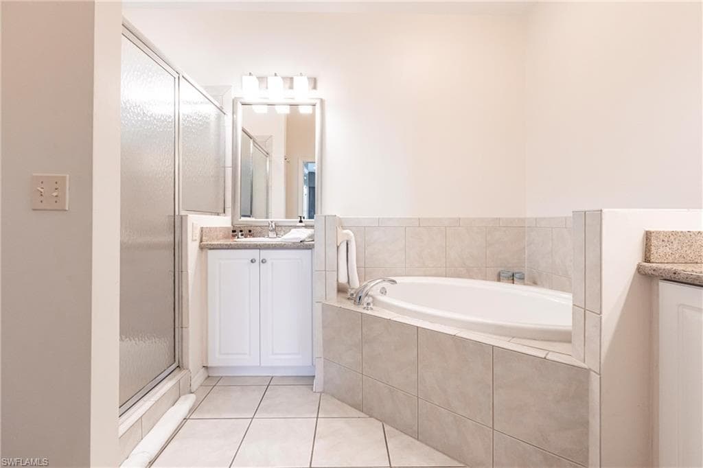 7930 Mahogany Run Ln 826, Naples, FL 34113-24