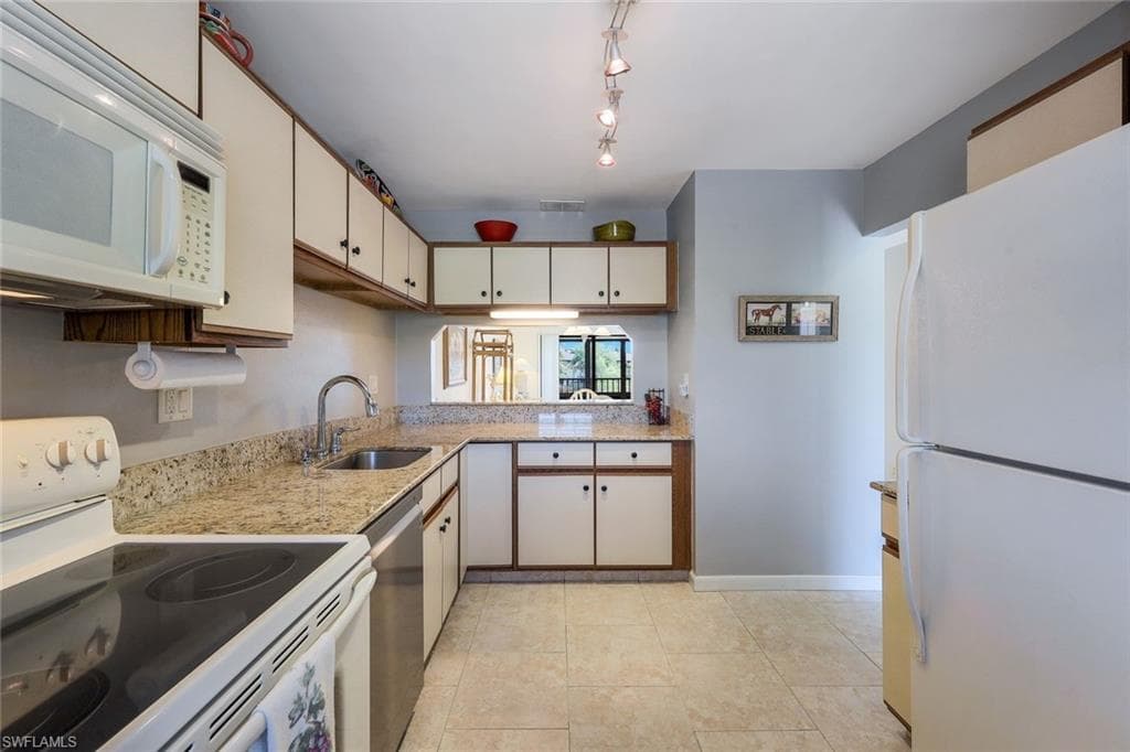 5259 Treetops Dr, Naples, FL 34113-9