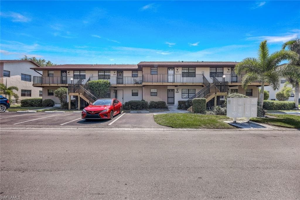 5259 Treetops Dr, Naples, FL 34113-20
