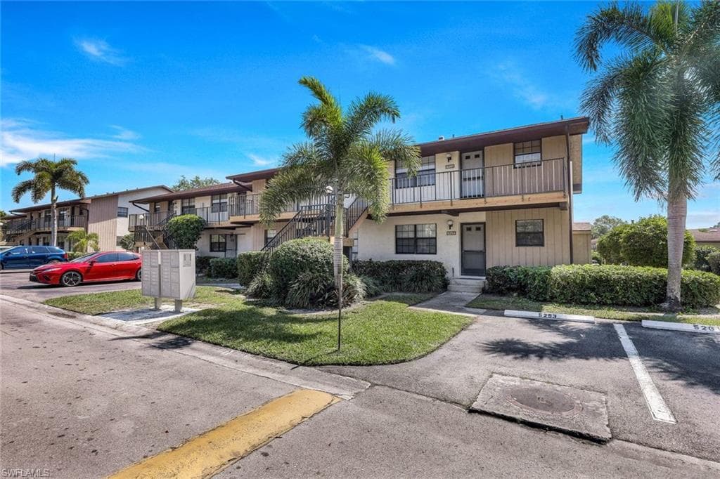 5259 Treetops Dr, Naples, FL 34113-3