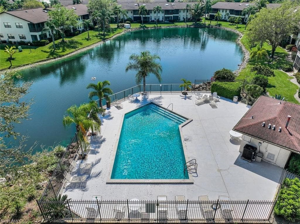 5259 Treetops Dr, Naples, FL 34113-4