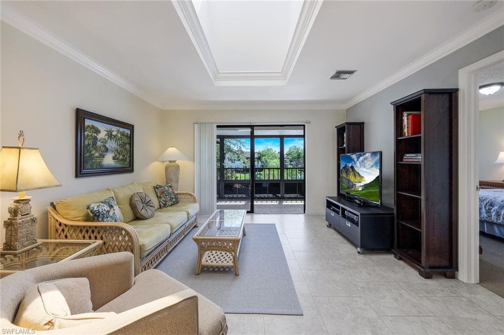 5259 Treetops Dr, Naples, FL 34113-5