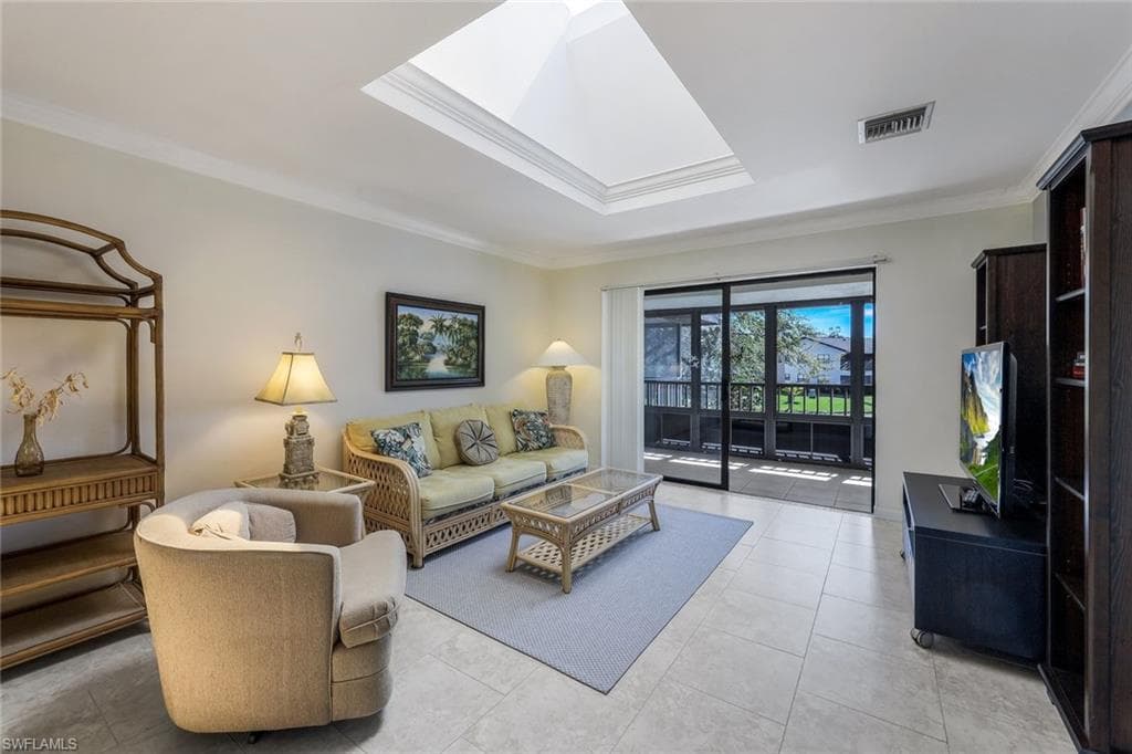 5259 Treetops Dr, Naples, FL 34113-7