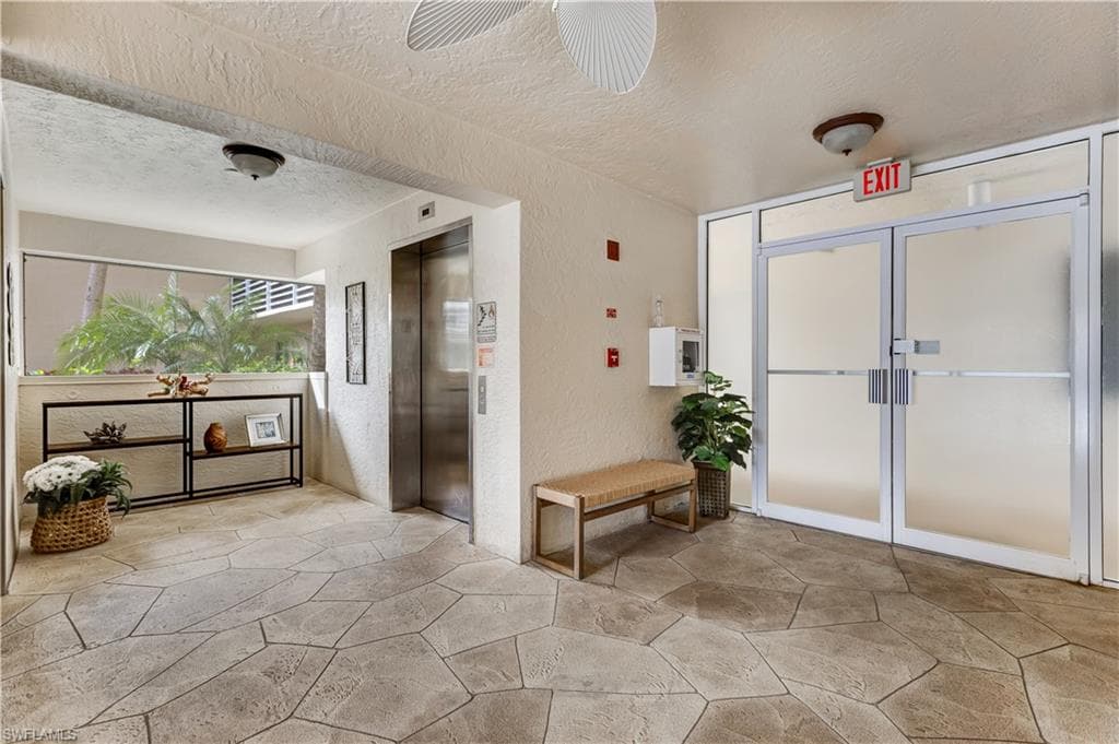 15171 Cedarwood Ln 3204, Naples, FL 34110-37