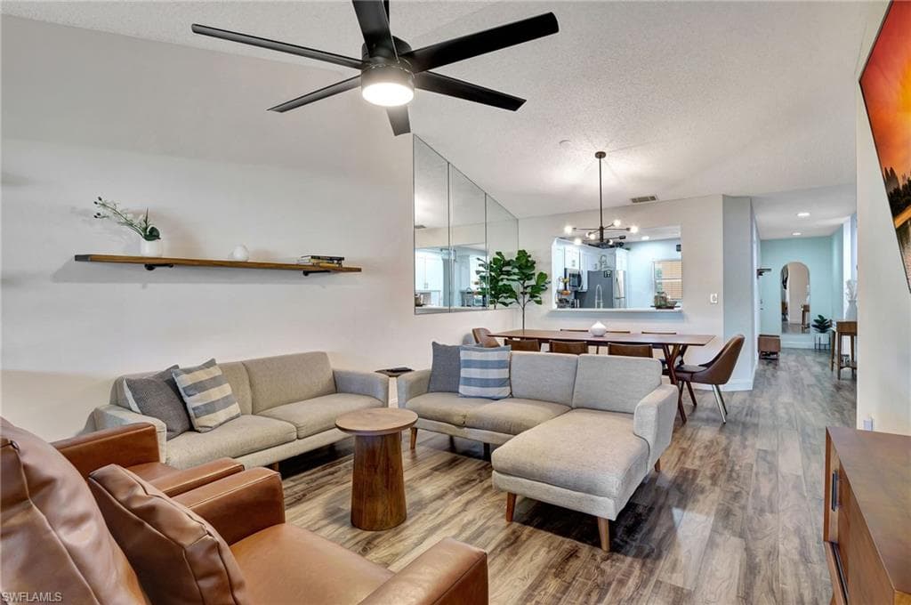 716 Landover Cir 201, Naples, FL 34104-4