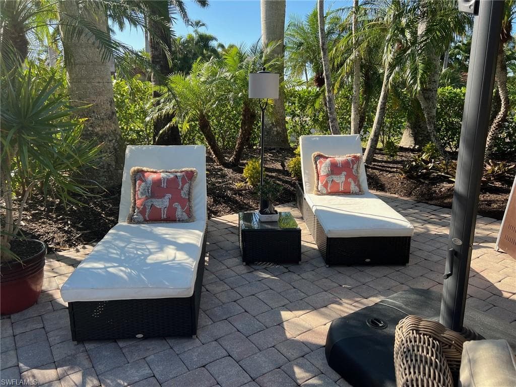 4910 Coach Ln, Naples, FL 34114-8