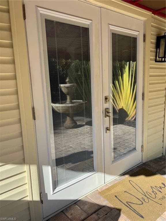 4910 Coach Ln, Naples, FL 34114-9
