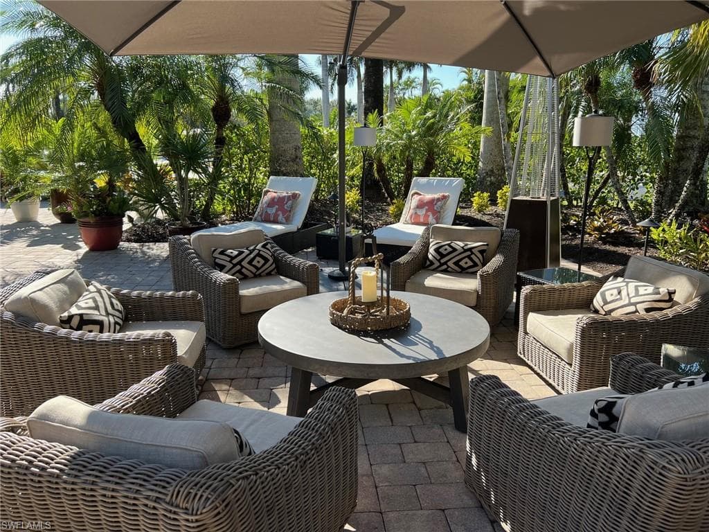 4910 Coach Ln, Naples, FL 34114-2