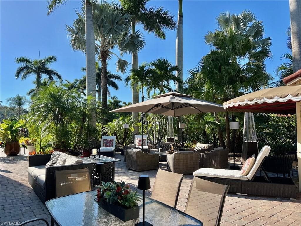 4910 Coach Ln, Naples, FL 34114-3