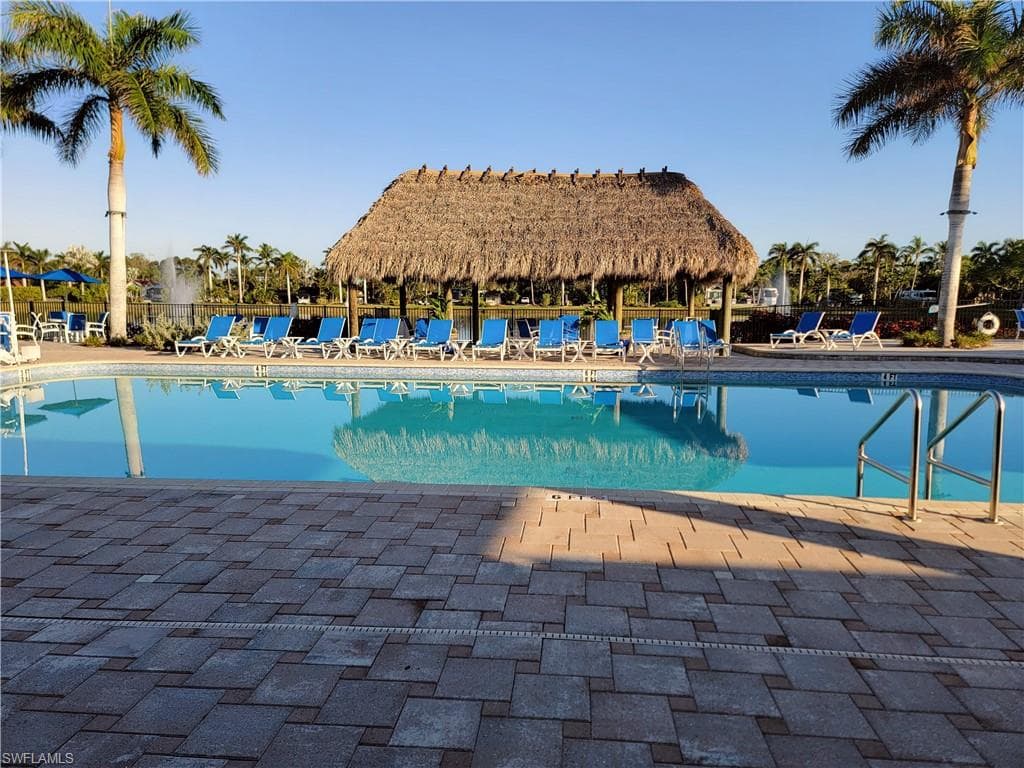 4690 Southern Breeze Dr, Naples, FL 34114-16