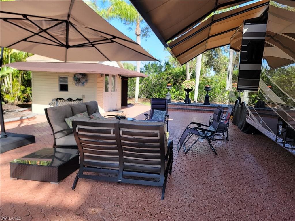 4690 Southern Breeze Dr, Naples, FL 34114-3
