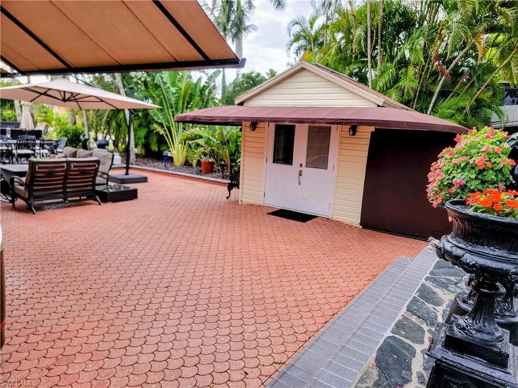 4690 Southern Breeze Dr, Naples, FL 34114-4