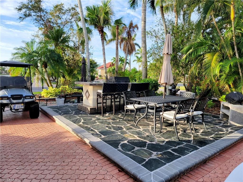4690 Southern Breeze Dr, Naples, FL 34114-5