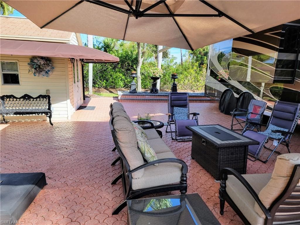 4690 Southern Breeze Dr, Naples, FL 34114-6