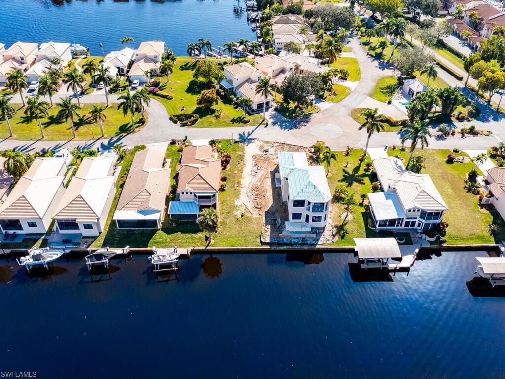 193 Eveningstar Cay, Naples, FL 34114-4