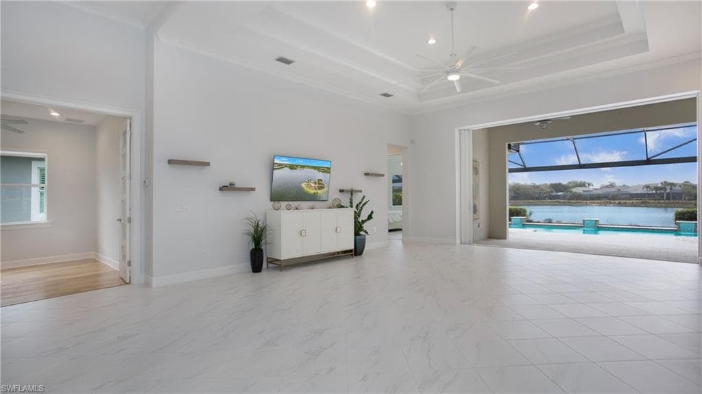 5060 Martinique Dr, Naples, FL 34113-9