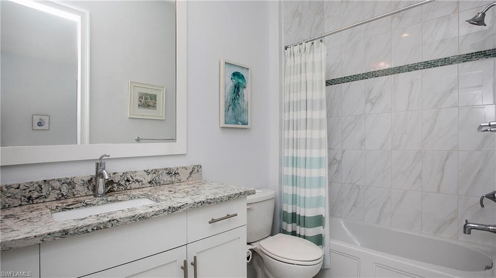 5060 Martinique Dr, Naples, FL 34113-17